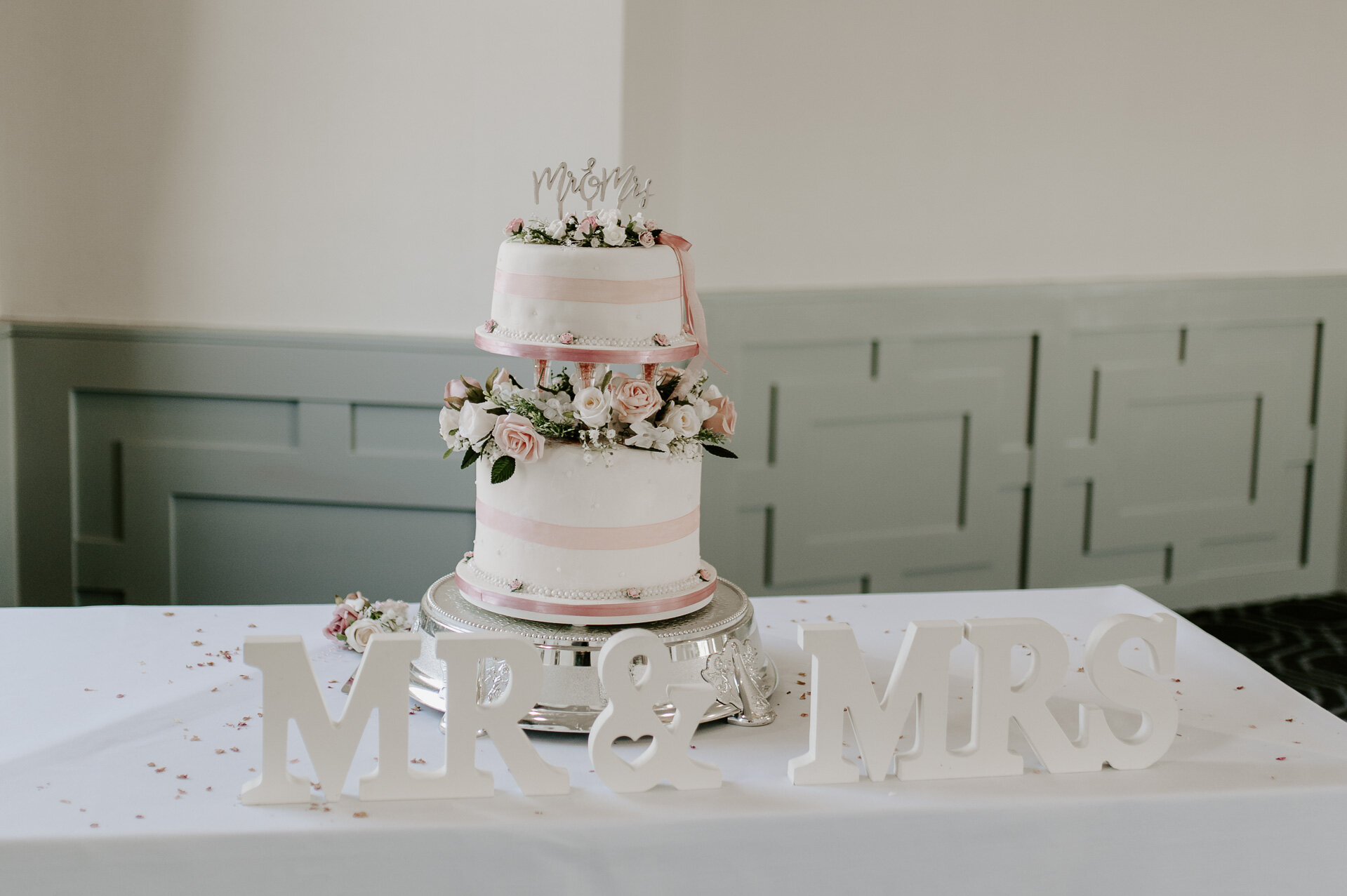 Reading Wedding - De Vere Wokefield Estate Golf Club - Candice and Mike - Laura Williams Photography78.jpg