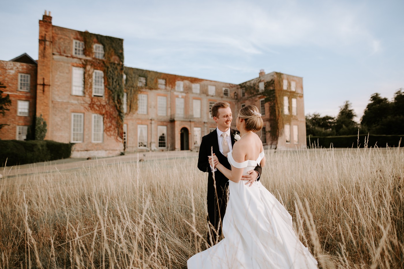 golden hour bride and groom at glemham hall in fields