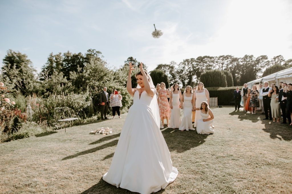 bouquet toss at glemham hall