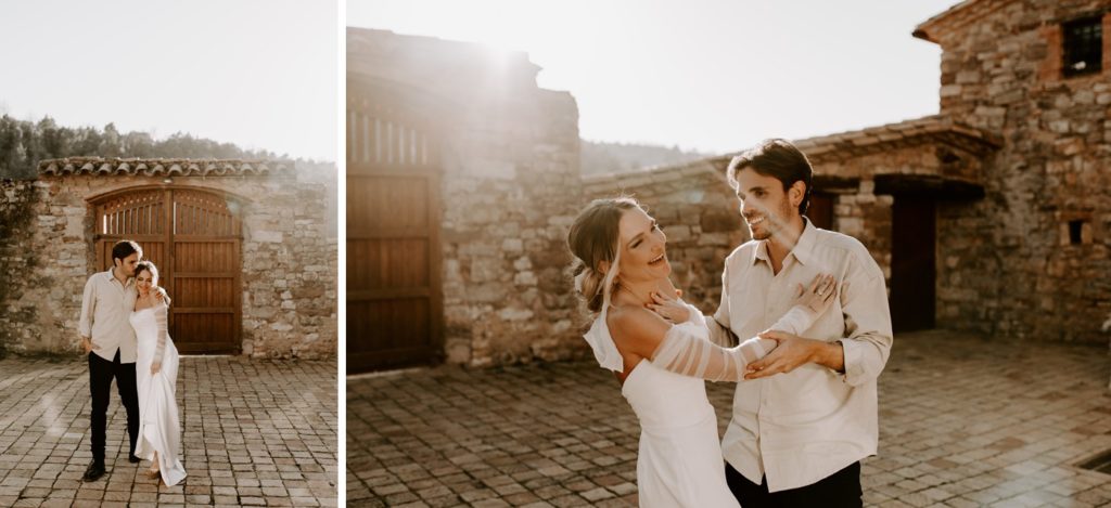 couple in courtyard at golden hour at this must be the place wedding venue near barcelona