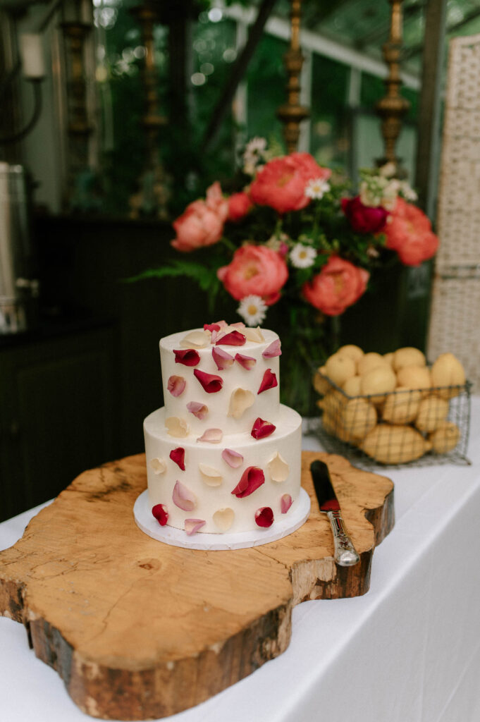 wedding cake at West Green house gardens