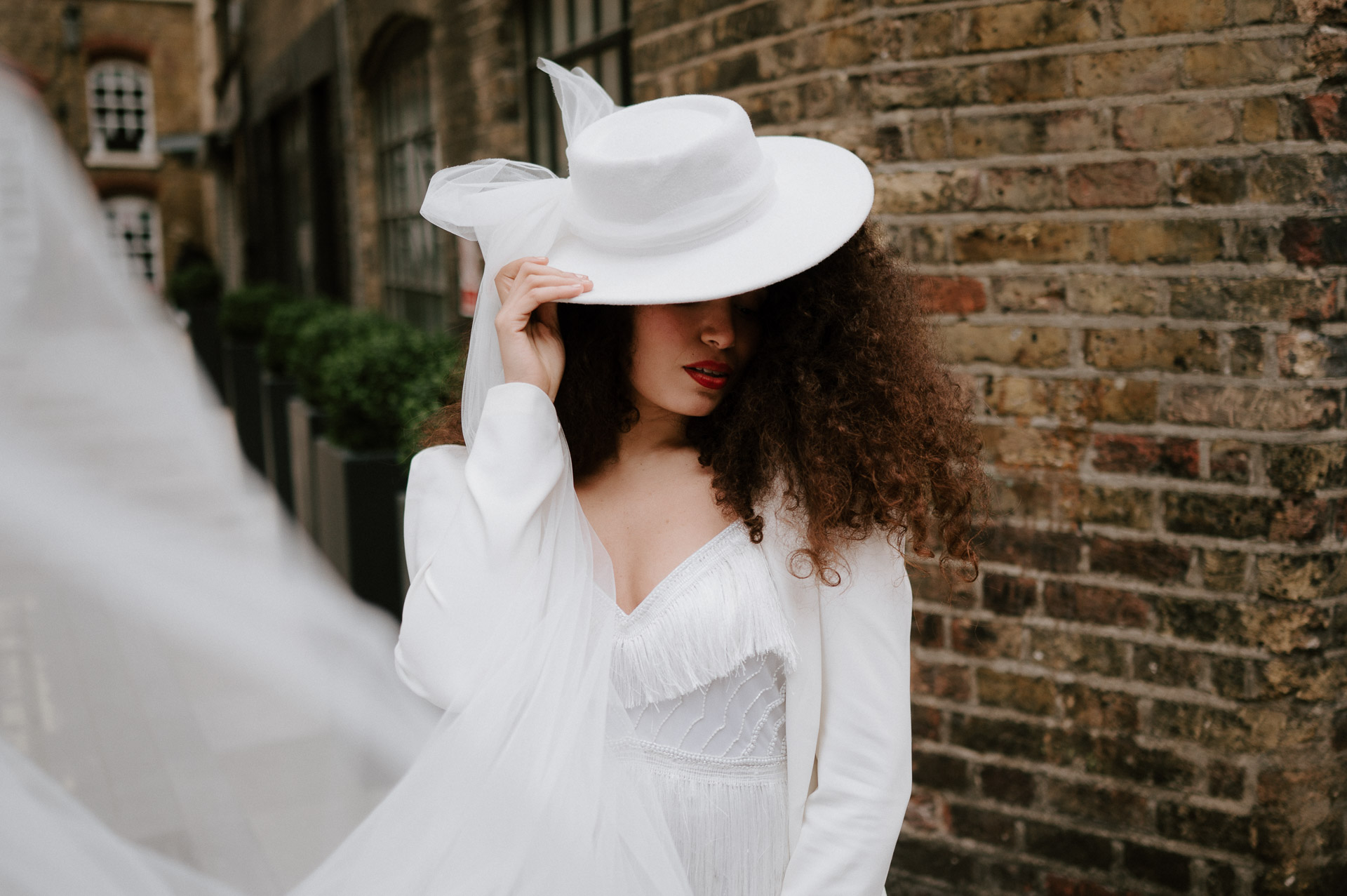 portrait of bride with hat with a veil